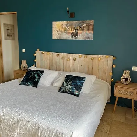 Bastide St Victor A 2,5 Kilometres De Lourmarin Bed & Breakfast *